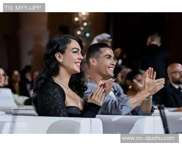 乔治娜分享与C罗及苹果CEO库克等人亲密合影引发热议 乔治娜分享与C罗及苹果CEO库克等人亲密合影引发热议