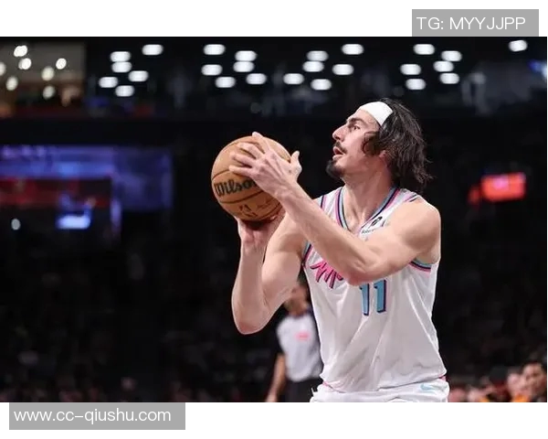 哈克斯高效表现助力球队12投8中砍下17分10篮板6助攻正负值加43 哈克斯高效表现助力球队12投8中砍下17分10篮板6助攻正负值加43