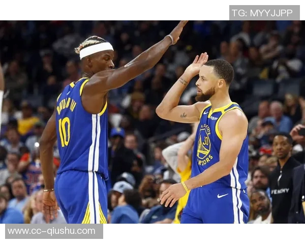 波杰与库里携手迎来第三年默契加深与巴特勒的配合日益成熟